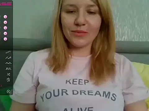 Snapshot of urbadkitty chatting on March 20, 7:03 am urbadkitty online show from March 20, 7:03 am