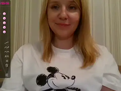 Snapshot of urbadkitty chatting on March 21, 12:17 pm urbadkitty online show from March 21, 12:17 pm