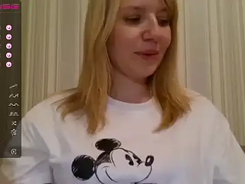 Snapshot of urbadkitty chatting on March 21, 3:35 pm urbadkitty online show from March 21, 3:35 pm