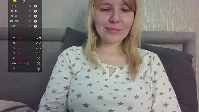 Snapshot of urbadkitty chatting on October 20, 4:35 am urbadkitty online show from October 20, 4:35 am