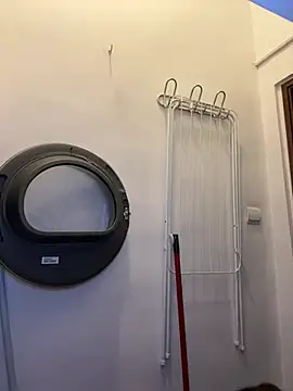 Snapshot of cara_mella chatting on December 16, 10:03 pm cara mella online show from December 16, 10:03 pm