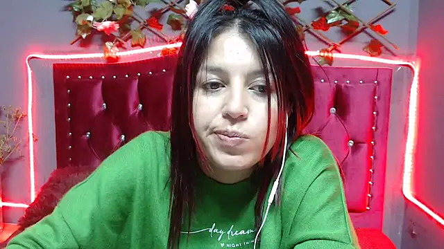 Snapshot of Melani_cute02 chatting on February 5, 1:04 am Melani cute02 online show from February 5, 1:04 am