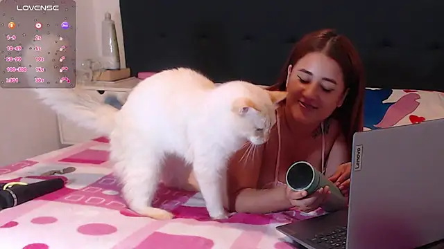 luna palmerau online show from February 1, 5:39 am