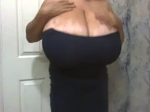 RoxiRedXXX online show from April 20, 8:32 pm