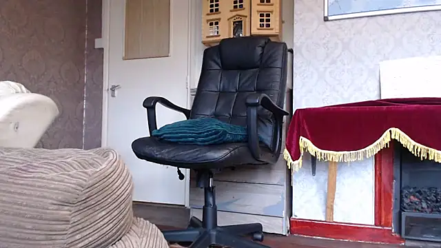 Snapshot of MrStraightDik chatting on November 4, 12:37 pm MrStraightDik online show from November 4, 12:37 pm