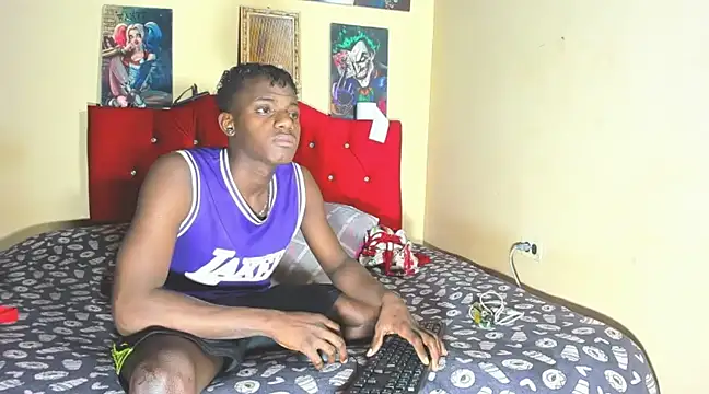 Snapshot of blackWhite_hot chatting on February 4, 10:43 am blackWhite hot online show from February 4, 10:43 am