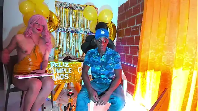 Snapshot of blackWhite_hot chatting on November 21, 8:29 pm blackWhite hot online show from November 21, 8:29 pm