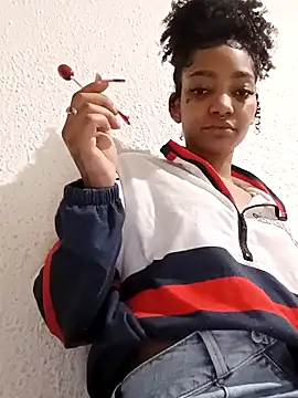 Snapshot of Laanegraofficial_ chatting on January 5, 6:02 pm Laanegraofficial online show from January 5, 6:02 pm