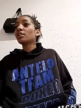 Snapshot of Laanegraofficial_ chatting on January 19, 7:04 pm Laanegraofficial online show from January 19, 7:04 pm