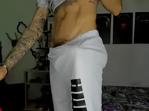 Snapshot of louchart_kenny chatting on December 28, 7:43 pm louchart kenny online show from December 28, 7:43 pm