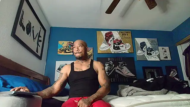 Snapshot of athephenomenal1 chatting on November 19, 2:33 am athephenomenal1 online show from November 19, 2:33 am