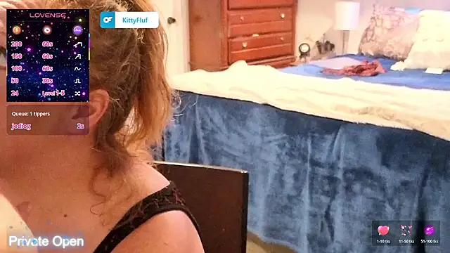 Snapshot of KittyFluf chatting on February 9, 1:09 am KittyFluf online show from February 9, 1:09 am