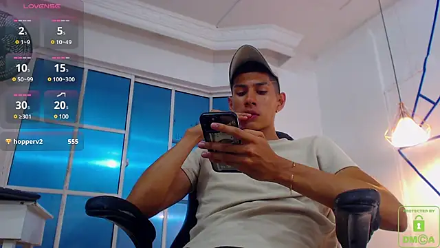 Snapshot of Valerio_20 chatting on December 10, 11:40 pm Valerio 20 online show from December 10, 11:40 pm