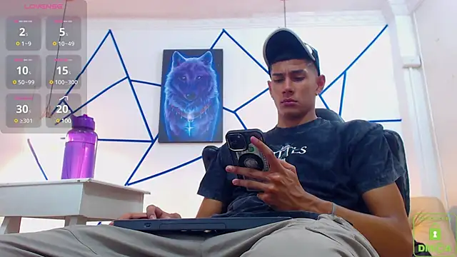 Snapshot of Valerio_20 chatting on December 13, 8:15 pm Valerio 20 online show from December 13, 8:15 pm