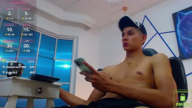 Snapshot of Valerio_20 chatting on December 15, 7:13 am Valerio 20 online show from December 15, 7:13 am