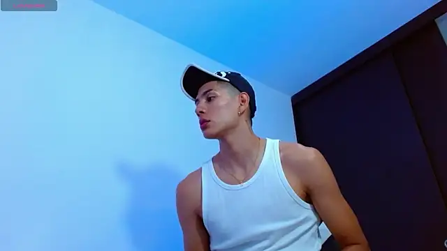 Snapshot of Valerio_20 chatting on March 17, 10:49 pm Valerio 20 online show from March 17, 10:49 pm