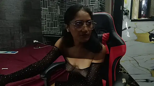Snapshot of AdelinaMiran90 chatting on March 12, 3:45 am AdelinaMiran90 online show from March 12, 3:45 am