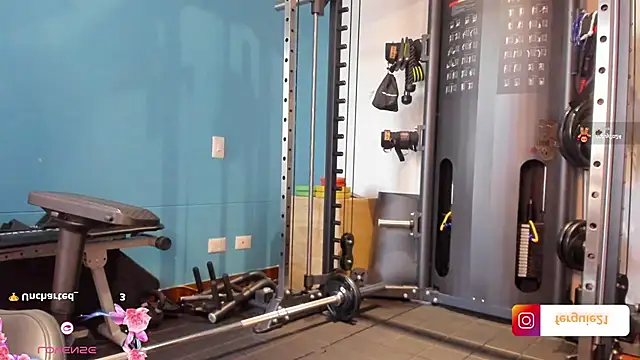 Snapshot of fergie21 chatting on January 10, 1:41 pm fergie21 online show from January 10, 1:41 pm