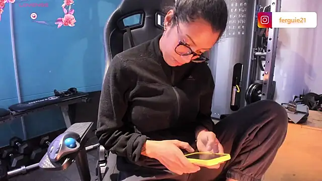 Snapshot of fergie21 chatting on January 17, 1:56 pm fergie21 online show from January 17, 1:56 pm