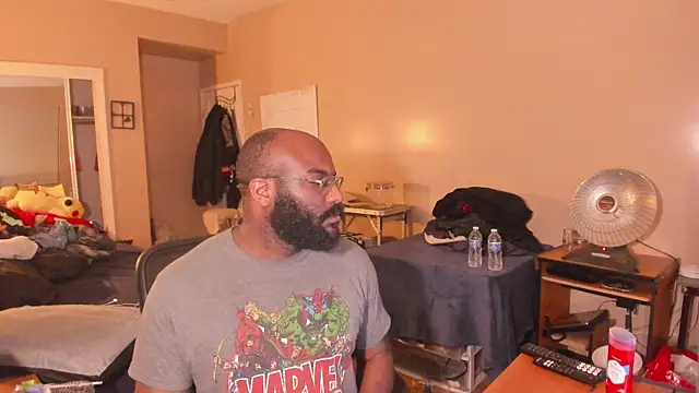 Snapshot of MrChuckDailyXXX chatting on April 16, 3:18 am MrChuckDailyXXX online show from April 16, 3:18 am