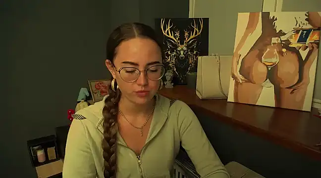 luxie milady online show from December 18, 4:49 pm