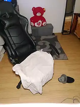 Snapshot of uniquechina69 chatting on January 20, 2:32 am uniquechina69 online show from January 20, 2:32 am