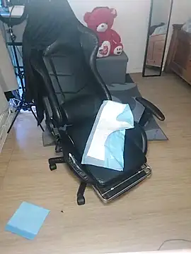 Snapshot of uniquechina69 chatting on February 22, 2:39 am uniquechina69 online show from February 22, 2:39 am