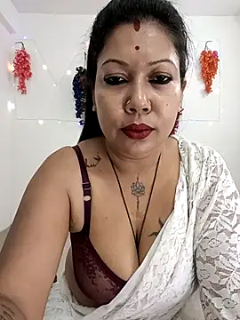 Snapshot of YOUR_LOVELY-40 chatting on October 24, 11:39 am YOUR LOVELY-40 online show from October 24, 11:39 am