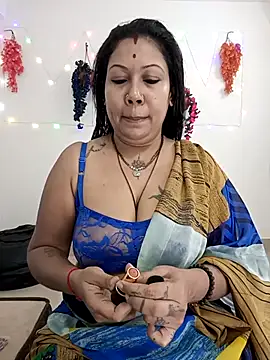 Snapshot of YOUR_LOVELY-40 chatting on November 1, 7:43 am YOUR LOVELY-40 online show from November 1, 7:43 am