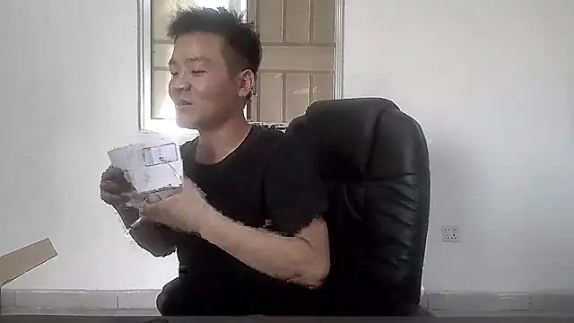 kisstoyousoon2024 online show from October 8, 2:25 pm