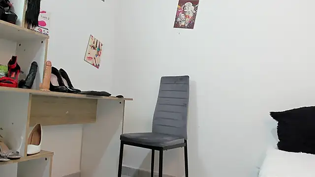 Snapshot of GenesisTT chatting on November 7, 3:17 am GenesisTT online show from November 7, 3:17 am