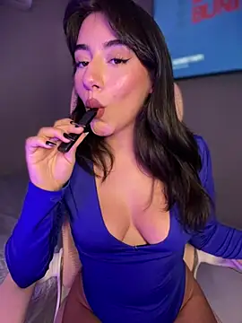 veronicaapink online show from March 11, 2:54 am