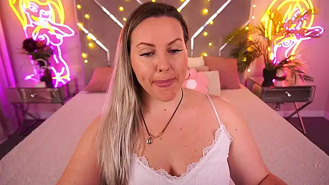 KiraCandyS online show from April 24, 6:21 pm