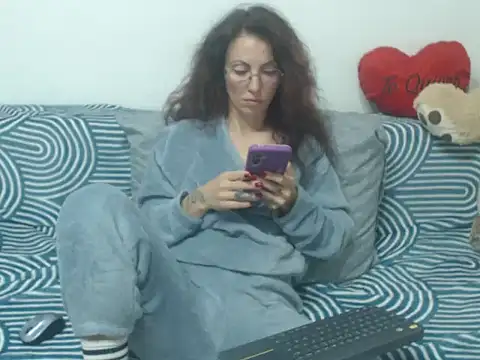 Snapshot of Emmatoo chatting on April 27, 12:30 am Emmatoo online show from April 27, 12:30 am