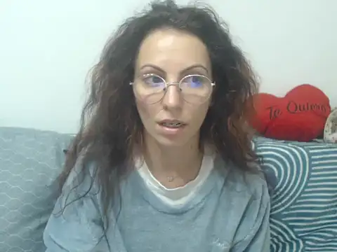 Snapshot of Emmatoo chatting on April 28, 12:53 am Emmatoo online show from April 28, 12:53 am