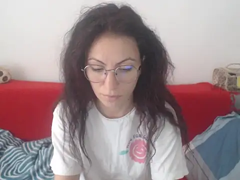 Snapshot of Emmatoo chatting on May 3, 2:23 pm Emmatoo online show from May 3, 2:23 pm