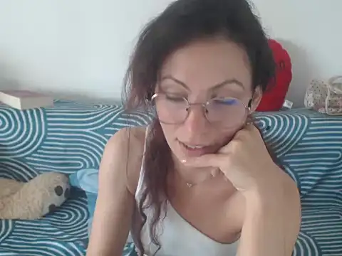 Snapshot of Emmatoo chatting on May 11, 4:04 pm Emmatoo online show from May 11, 4:04 pm