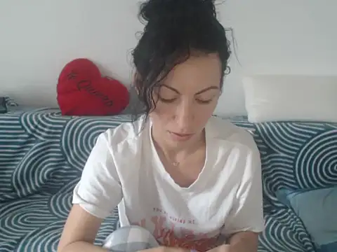 Snapshot of Emmatoo chatting on June 2, 9:44 am Emmatoo online show from June 2, 9:44 am