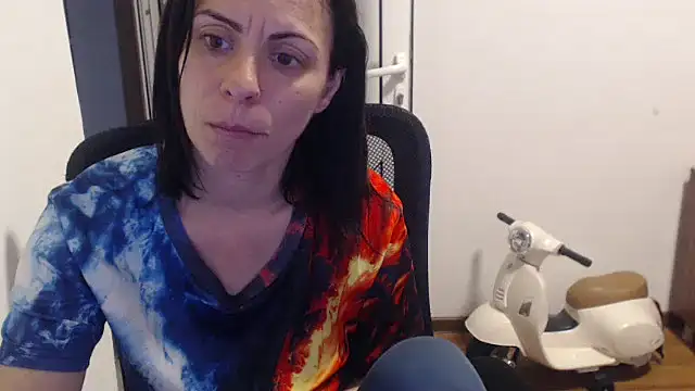 Snapshot of Emmatoo chatting on June 4, 7:36 am Emmatoo online show from June 4, 7:36 am