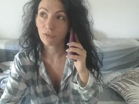 Snapshot of Emmatoo chatting on June 5, 10:10 am Emmatoo online show from June 5, 10:10 am
