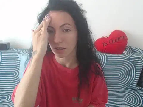 Snapshot of Emmatoo chatting on June 8, 11:43 am Emmatoo online show from June 8, 11:43 am