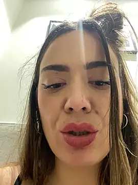 EvaLoReCouple online show from January 9, 6:04 pm