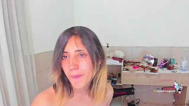 linnie  online show from September 19, 10:21 pm