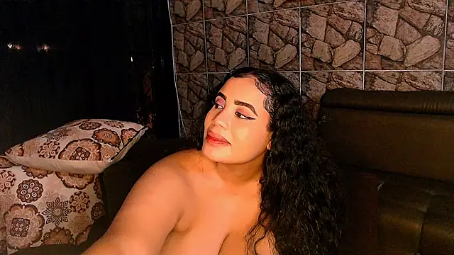 Snapshot of Emmacamille chatting on February 27, 6:50 am Emmacamille online show from February 27, 6:50 am