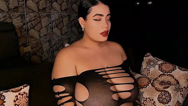 Snapshot of Emmacamille chatting on March 1, 1:22 am Emmacamille online show from March 1, 1:22 am