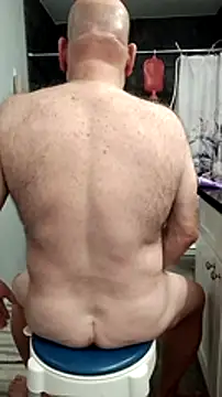 Snapshot of lou63ponce chatting on January 19, 1:21 am lou63ponce online show from January 19, 1:21 am