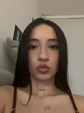 Snapshot of Angeeel_ chatting on January 15, 1:56 am Angeeel online show from January 15, 1:56 am