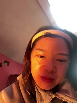 Snapshot of Hellen_111 chatting on December 23, 6:11 am Hellen 111 online show from December 23, 6:11 am