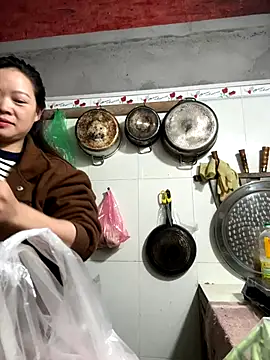 Snapshot of Hellen_111 chatting on November 18, 4:17 am Hellen 111 online show from November 18, 4:17 am