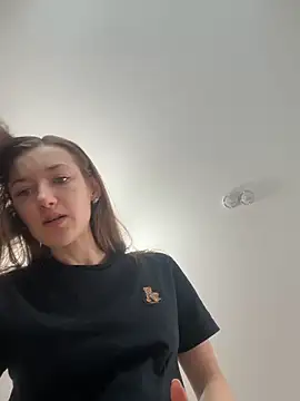 KateRedgar online show from April 20, 1:25 pm